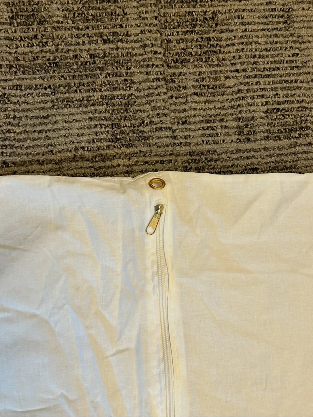 Unbranded Garment Bag •